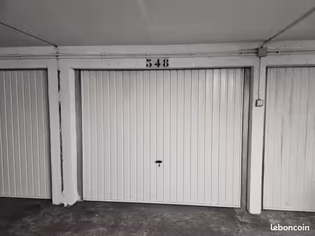 ecully place de parking a louer dans immeuble