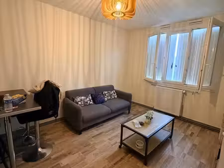 t2 meublé rénové — cc — parking — dispo septembre 2026