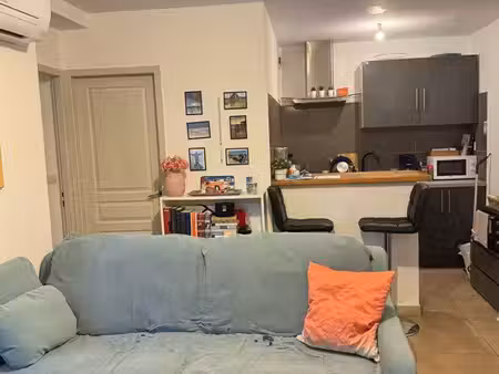 location vide à l année