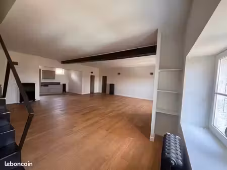 saint-genis-laval – 140 m² de caractère – 3 chambres – 3 sdb – métro b à 5 min – parking -