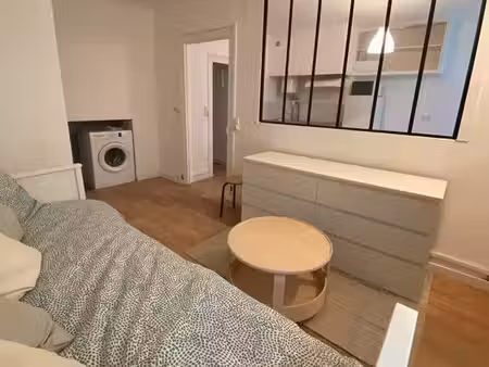 location studio meublé