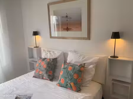 location de petite maison  grand jardin  parking privé  piscine