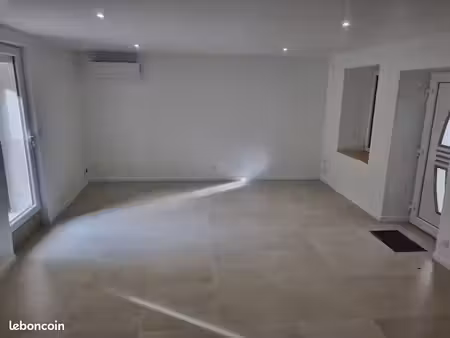maison individuelle avec courette entièrement rénové de 65 m2