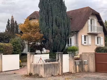 a louer maison 150 m² – 6 chambres – jardin 550 m² – garage – pau nord – dpe c