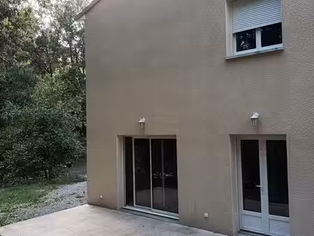 maison a louer sur la commune de vesseaux