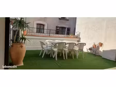 à louer à l’année – superbe duplex t4 de 80 m² avec terrasse tropezienne de 20 m²