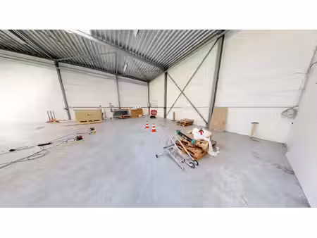 merksem: bedrijfsruimte met kantoren en opslag