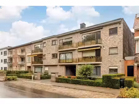 verzorgd en ruim appartement met 2 slk en garagebox.