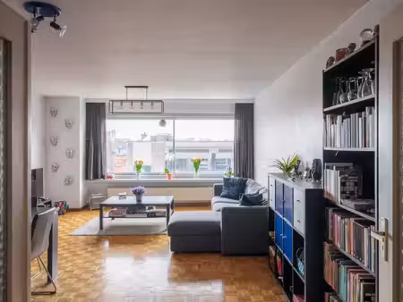 ruim appartement met 2 slaapkamers en een zonnig terras  gelegen vlakbij het centrum van g