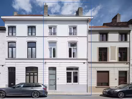 karaktervolle woning met 4 slaapkamers en zonnige stadstuin op een boogscheut van het cent