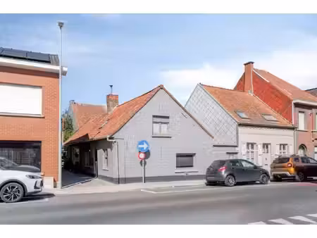 op te frissen karaktervolle woning met 2 slaapkamers te ledegem