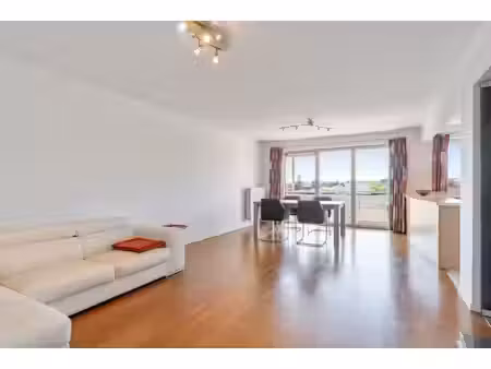 ruim  lichtrijk en energiezuinig(a-label) appartement met 2 slaapkamers  een terras en de 