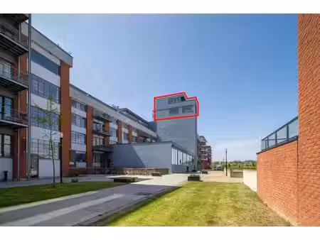 unieke loft met 2 slaapkamers  een prachtig terras met een adembenemend vergezicht  2 auto