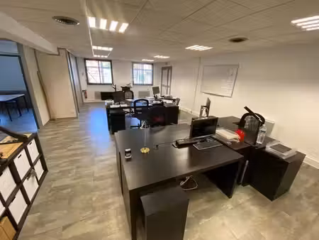 vente bureaux voisins le bretonneux 78960 152m²