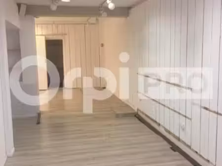location commerce la rochelle 17000 45m²