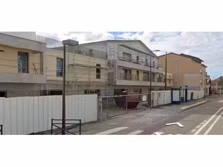 location commerce saint bonnet de mure 69720 133m²