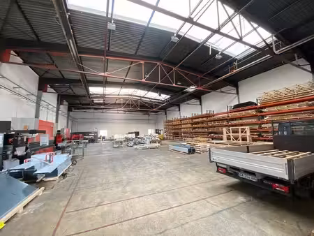 vente entrepôt trappes 78190 1365m²