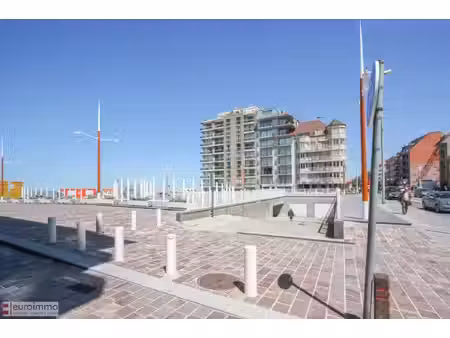 goed gelegen garagebox vlak aan de zeedijk van nieuwpoort te koop!