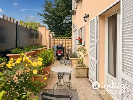 maison de 228 m2 + dépendances de 28 m2