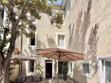 superbe maison de ville en pierre au bord du canal du midi