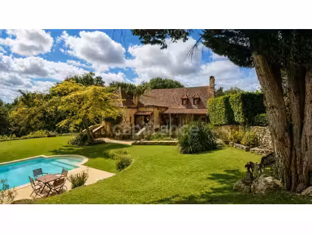 maison périgourdine en pierre avec gîte  piscine et 1 25 ha de terrain – doissat