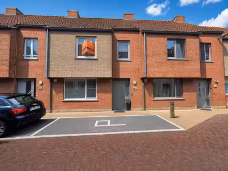 instapklare gezinswoning met 4 slaapkamers  zonnepanelen met mogelijkheid van een overzold