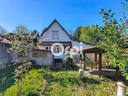titre : maison individuelle avec grand terrain et dépendances