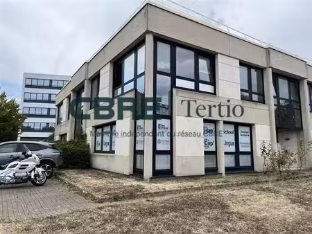 location bureau tours 63 m²