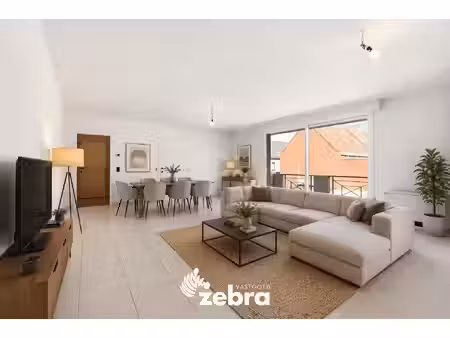 zeer ruim appartement (137 m²) te koop met dubbele garage in het hartje van tielt!