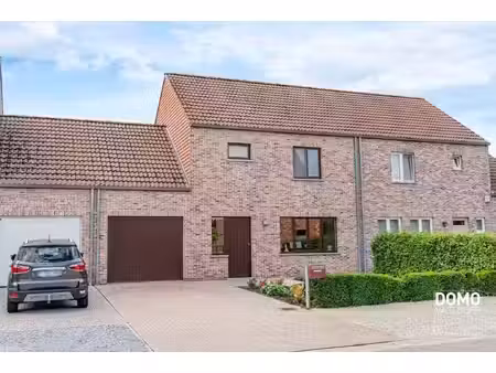 zuidwestelijk georiënteerde doorzonwoning met lichtrijke aanbouw  gezellige tuin en ruime 