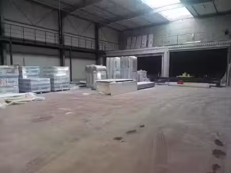 location local d'activités cormelles le royal 935 m²