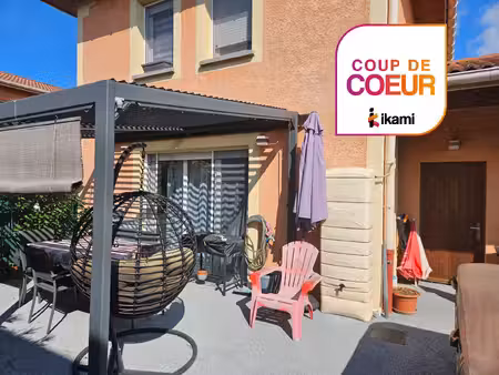 maison récente avec jardin  jacuzzi et piscine