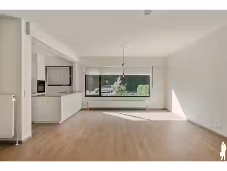 gelijkvloers appartement van ca. 110m² met 2 slpk  garagebox en tuin - gerenoveerd in 2023