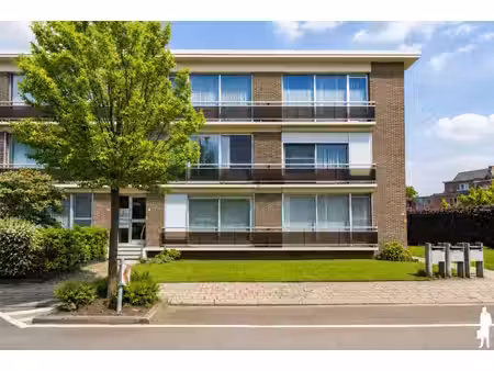 opbrengsteigendom met parking op toplocatie