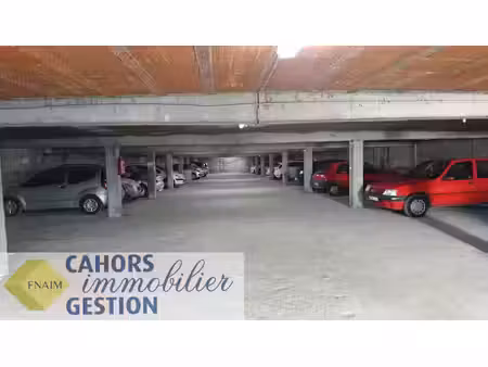 parking dans résidence sécurisée - quartier proche hôpital