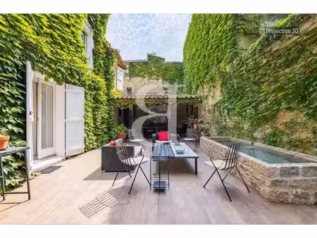 propriété de caractère avec cour intérieure à vendre dans l