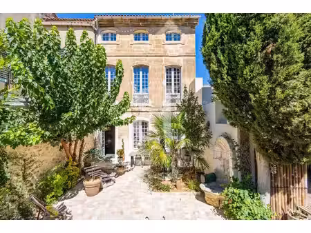 magnifique maison bourgeoise au coeur du village de pernes-les-f
