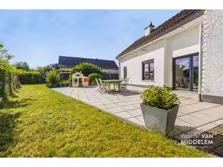 instapklare woning met 4 kamers  tuin en garage