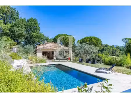 magnifique propriété avec piscine et terrain à vaison-la-roma