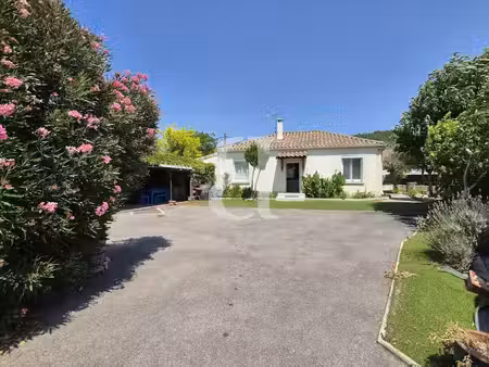 agréable villa de plain-pied dans quartier calme à bollene