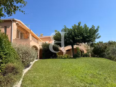 villa spacieuse avec vue sur le mont ventoux - bédoin