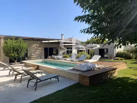 belle villa contemporaine avec piscine au centre de vaison-la-ro