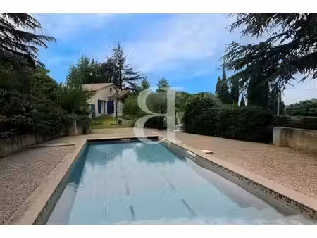 villa avec piscine et vue sur la château à vendre à vaison-la