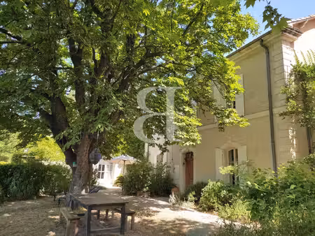 maison bourgeoise avec vue surplombant le village de visan