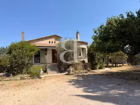 villa de caractère sur un immense terrain avec garage en campag