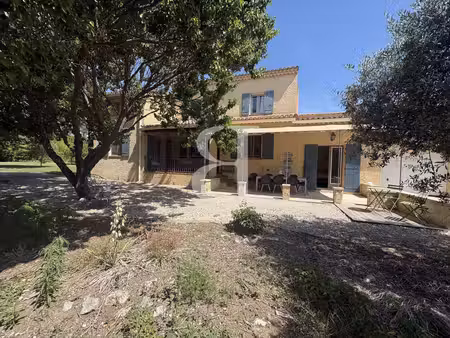 grande villa avec piscine proche village bédoin