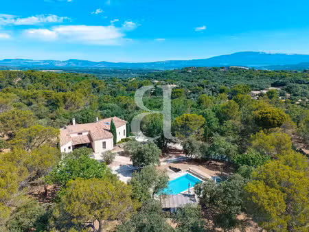 spacieuse et confortable villa traditionnelle dans la garrigue e
