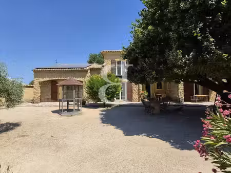 agréable villa à vendre avec jardin et dépendances à sainte-