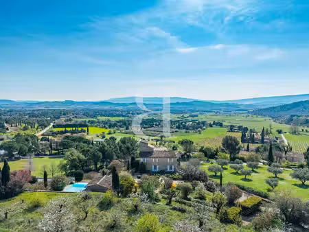 propriété d'exception avec vue panoramique luberon  piscine et