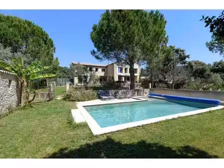 propriété méridionale à 4.6 km d’uzès avec piscine et spa